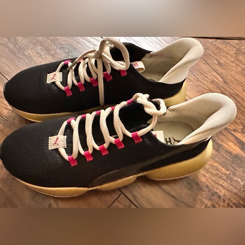 Puma sneakers size 7